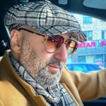 Aram Ananyan Instagram - Постотпускной синдром затрагивает многих людей и я конечно не исключение…… В возрасте 40-45 лет, именно в это время, многие переживают так называемый кризис среднего возраста. Человека одолевают мысли о собственном предназначении, он пытается проанализировать прожитые годы и совершенные в жизни ошибки. На отдыхе он вполне может предаваться этим философским размышлениям, а вот на работе с этим могут возникнуть проблемы. Поэтому в таком возрасте возвращение из райского наслаждения в суровую правду жизни особенно сложно))) Ещё и минус 3 на улице ❄️ А вообще, работать с мыслями о предстоящем отдыхе куда приятнее, чем отдыхать с мыслями о предстоящей работе)))))😎 Так что поехал я на любимую работу в @archer_music & @archer_records 🎶
