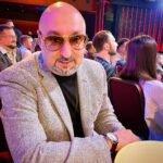 Aram Ananyan Instagram - Самое смешное – это лишь лёгкое преувеличение того серьёзного, что окружает нас в реальной жизни. @pavelvolyaofficial Был на высоте👌🏼 День отца и всё, что связано с отцовством, было прям в точку)))😎 #comedyclub Barvikha Concert Hall
