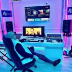 Aram Ananyan Instagram - В определенный момент жизни, ты начинаешь понимать, что деньги не являются основной целью. Хотя это необходимый аспект)))💶 💵 Но сам процесс создания — вот то, что по-настоящему захватывает дух 🌍 Мы всe любим свою работу и всё что мы делаем!!!! Тихо, спокойно, никому не переходя дорогу 🙌🏽@archer_records @archer_music #archernft Archer Music