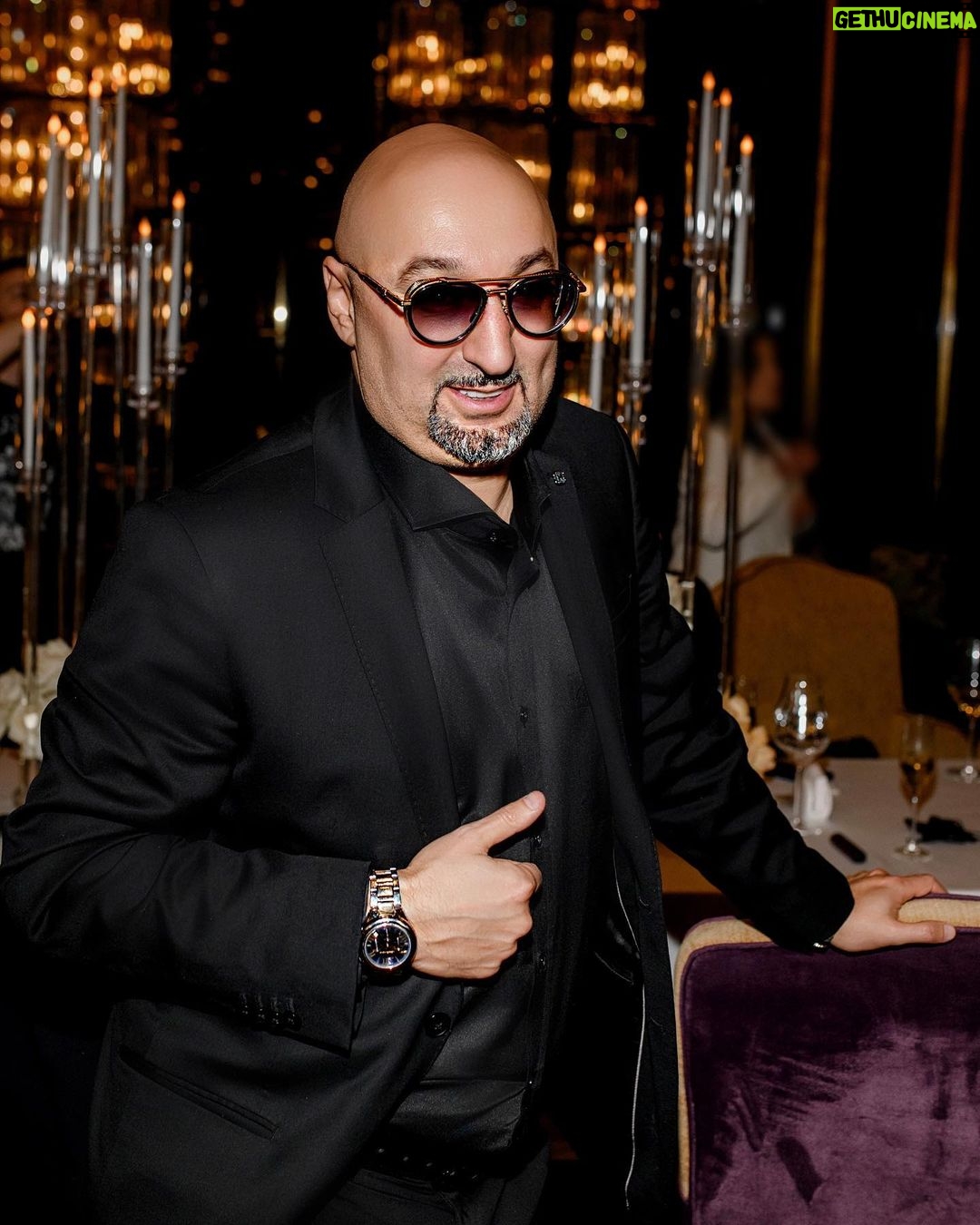 Aram Ananyan Instagram - Не всегда нужно искать в жизни смысл. Иногда попробуйте найти в ней просто удовольствие!!! Жизнь прекрасна…. Да-да, пусть порой она обманчива, жестока, но всё-таки она прекрасна…