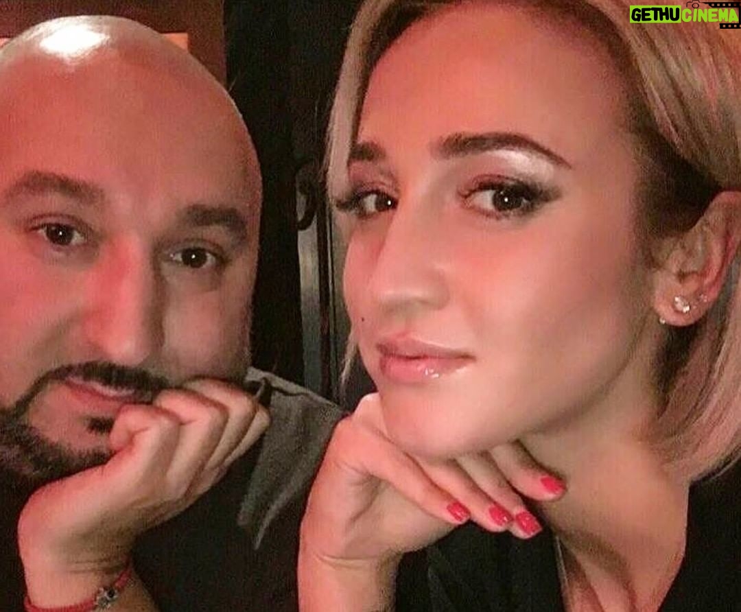 Aram Ananyan Instagram - С днём рождения, масюль🥂🎊 Я желаю тебе в день твоего 36-летия достигнуть всех высот, которые ты ещё не были достигнуты, и покорить те вершины, на которых еще не стоит флаг твоего успеха #buzova36 Счастья тебе и всем людям, которые тебе дороги. Happy birthday 🎂 🥳 @buzova86 Столько всего мы прошли вместе🤔 Фото в карусели 👈🏼 P.S. В этом году 15 лет нашей дружбы, сотрудничества и партнёрства.🎊🎊🎊