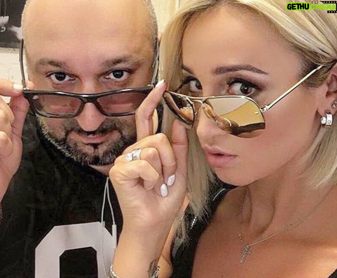 Aram Ananyan Instagram - С днём рождения, масюль🥂🎊 Я желаю тебе в день твоего 36-летия достигнуть всех высот, которые ты ещё не были достигнуты, и покорить те вершины, на которых еще не стоит флаг твоего успеха #buzova36 Счастья тебе и всем людям, которые тебе дороги. Happy birthday 🎂 🥳 @buzova86 Столько всего мы прошли вместе🤔 Фото в карусели 👈🏼 P.S. В этом году 15 лет нашей дружбы, сотрудничества и партнёрства.🎊🎊🎊