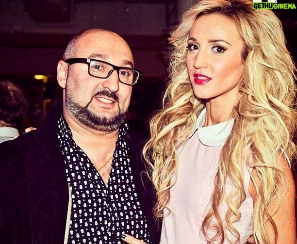 Aram Ananyan Instagram - С днём рождения, масюль🥂🎊 Я желаю тебе в день твоего 36-летия достигнуть всех высот, которые ты ещё не были достигнуты, и покорить те вершины, на которых еще не стоит флаг твоего успеха #buzova36 Счастья тебе и всем людям, которые тебе дороги. Happy birthday 🎂 🥳 @buzova86 Столько всего мы прошли вместе🤔 Фото в карусели 👈🏼 P.S. В этом году 15 лет нашей дружбы, сотрудничества и партнёрства.🎊🎊🎊