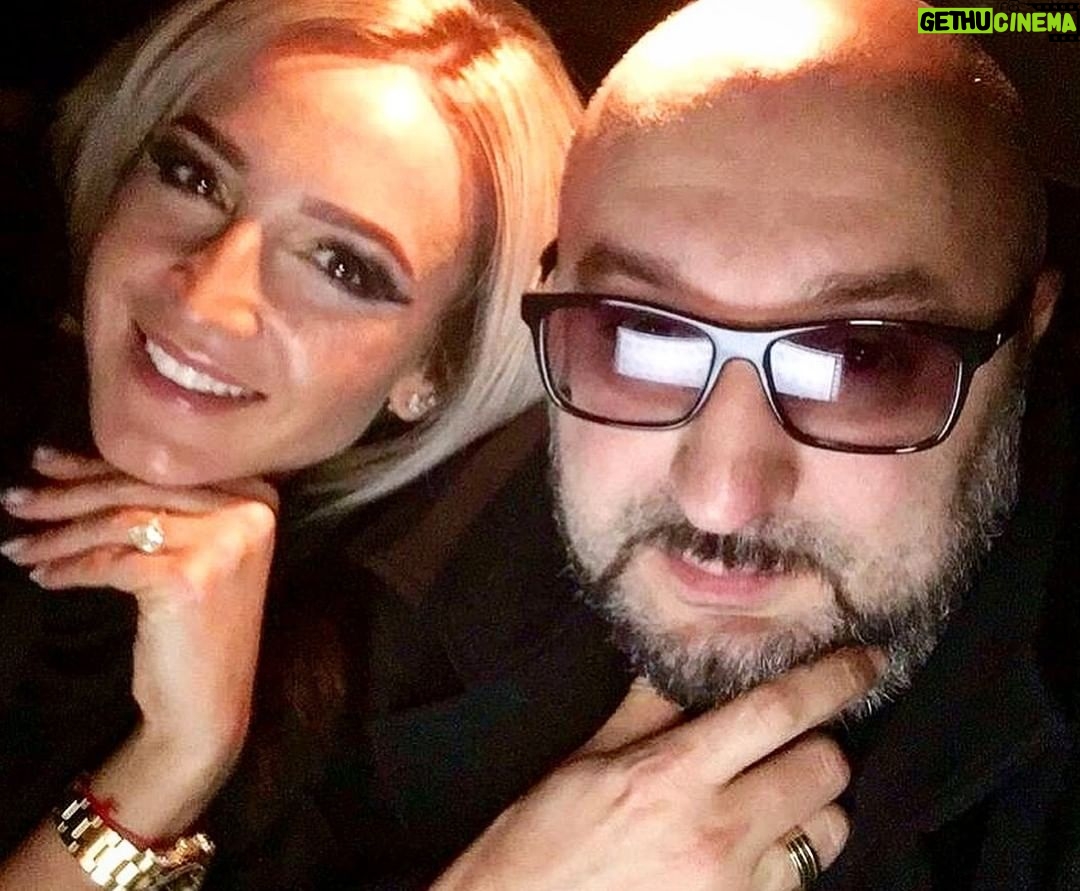 Aram Ananyan Instagram - С днём рождения, масюль🥂🎊 Я желаю тебе в день твоего 36-летия достигнуть всех высот, которые ты ещё не были достигнуты, и покорить те вершины, на которых еще не стоит флаг твоего успеха #buzova36 Счастья тебе и всем людям, которые тебе дороги. Happy birthday 🎂 🥳 @buzova86 Столько всего мы прошли вместе🤔 Фото в карусели 👈🏼 P.S. В этом году 15 лет нашей дружбы, сотрудничества и партнёрства.🎊🎊🎊