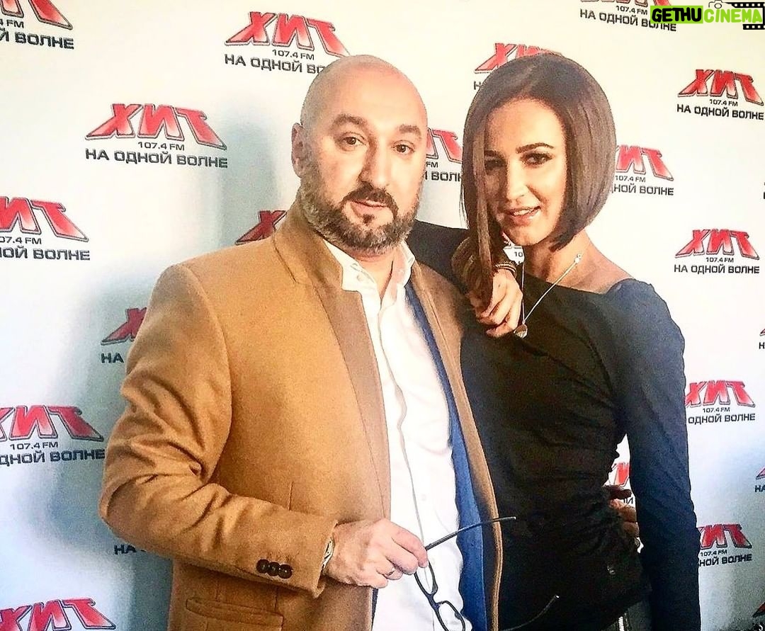 Aram Ananyan Instagram - С днём рождения, масюль🥂🎊 Я желаю тебе в день твоего 36-летия достигнуть всех высот, которые ты ещё не были достигнуты, и покорить те вершины, на которых еще не стоит флаг твоего успеха #buzova36 Счастья тебе и всем людям, которые тебе дороги. Happy birthday 🎂 🥳 @buzova86 Столько всего мы прошли вместе🤔 Фото в карусели 👈🏼 P.S. В этом году 15 лет нашей дружбы, сотрудничества и партнёрства.🎊🎊🎊