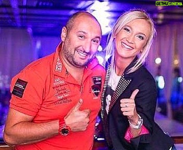 Aram Ananyan Instagram - С днём рождения, масюль🥂🎊 Я желаю тебе в день твоего 36-летия достигнуть всех высот, которые ты ещё не были достигнуты, и покорить те вершины, на которых еще не стоит флаг твоего успеха #buzova36 Счастья тебе и всем людям, которые тебе дороги. Happy birthday 🎂 🥳 @buzova86 Столько всего мы прошли вместе🤔 Фото в карусели 👈🏼 P.S. В этом году 15 лет нашей дружбы, сотрудничества и партнёрства.🎊🎊🎊