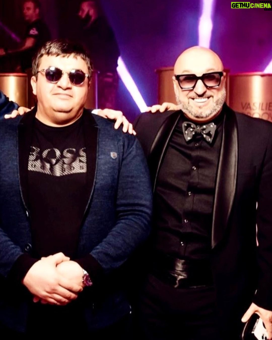 Aram Ananyan Instagram - Родной мой, с днём рождения!!! Дала декъал войла хьо винчу денца!!! Дала ирсе дойла хьан дахар!!! Хьайна безачи во ма гойла хьуна!!! Дала могшалла лойла хьуна!!! Махкана а, халкъана а пайдехь войла хьо вай кхоьллинчу Дала!!! Дала Шех кхоьруш волу баккъал бусалба войла хьо. Пусть Бог благословит тебя в день твоего рождения!!! Пусть твоя жизнь будет только счастливой!!! Пусть ты не увидишь плохого от своих близких и любимых!!! Пусть Бог подарит тебе богатырское здоровье!!! Пусть наш Создатель сделает тебя полезным родине и людям!!! @umar_archer ❤️ Люблю тебя и от всей души поздравляю 🥳 #happybirthday