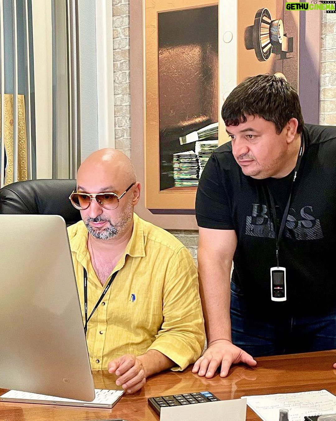 Aram Ananyan Instagram - Родной мой, с днём рождения!!! Дала декъал войла хьо винчу денца!!! Дала ирсе дойла хьан дахар!!! Хьайна безачи во ма гойла хьуна!!! Дала могшалла лойла хьуна!!! Махкана а, халкъана а пайдехь войла хьо вай кхоьллинчу Дала!!! Дала Шех кхоьруш волу баккъал бусалба войла хьо. Пусть Бог благословит тебя в день твоего рождения!!! Пусть твоя жизнь будет только счастливой!!! Пусть ты не увидишь плохого от своих близких и любимых!!! Пусть Бог подарит тебе богатырское здоровье!!! Пусть наш Создатель сделает тебя полезным родине и людям!!! @umar_archer ❤️ Люблю тебя и от всей души поздравляю 🥳 #happybirthday