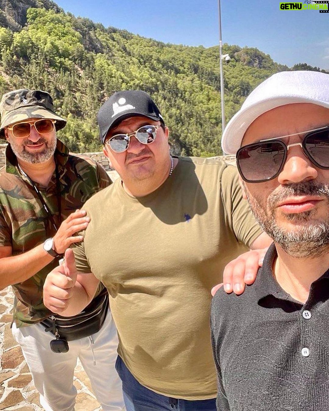Aram Ananyan Instagram - Родной мой, с днём рождения!!! Дала декъал войла хьо винчу денца!!! Дала ирсе дойла хьан дахар!!! Хьайна безачи во ма гойла хьуна!!! Дала могшалла лойла хьуна!!! Махкана а, халкъана а пайдехь войла хьо вай кхоьллинчу Дала!!! Дала Шех кхоьруш волу баккъал бусалба войла хьо. Пусть Бог благословит тебя в день твоего рождения!!! Пусть твоя жизнь будет только счастливой!!! Пусть ты не увидишь плохого от своих близких и любимых!!! Пусть Бог подарит тебе богатырское здоровье!!! Пусть наш Создатель сделает тебя полезным родине и людям!!! @umar_archer ❤️ Люблю тебя и от всей души поздравляю 🥳 #happybirthday