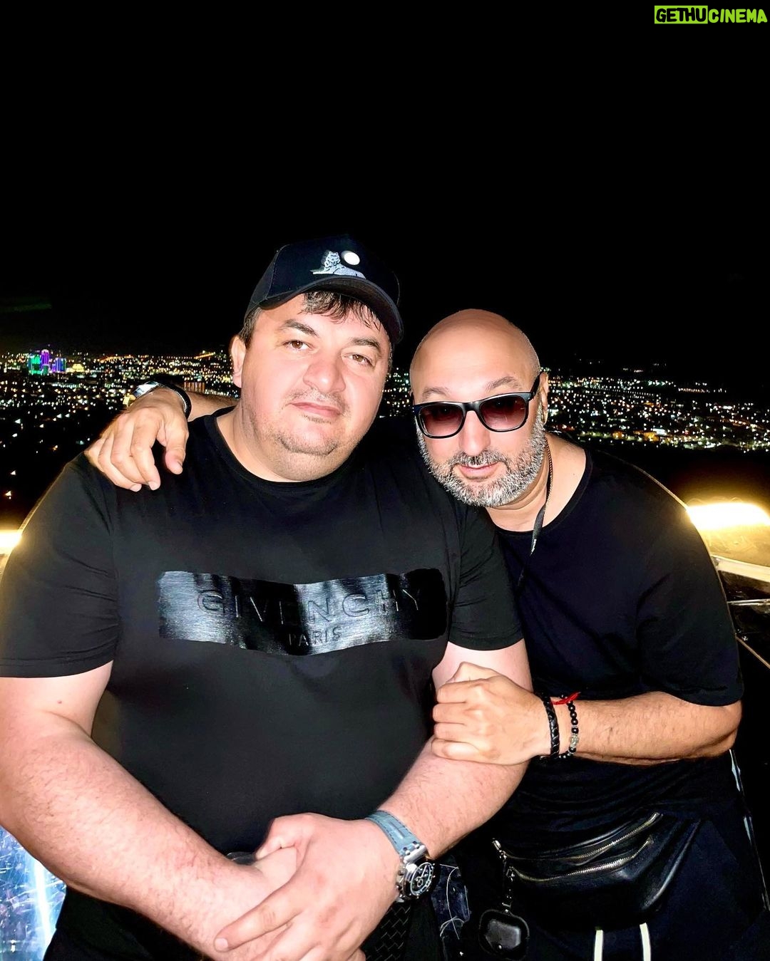 Aram Ananyan Instagram - Родной мой, с днём рождения!!! Дала декъал войла хьо винчу денца!!! Дала ирсе дойла хьан дахар!!! Хьайна безачи во ма гойла хьуна!!! Дала могшалла лойла хьуна!!! Махкана а, халкъана а пайдехь войла хьо вай кхоьллинчу Дала!!! Дала Шех кхоьруш волу баккъал бусалба войла хьо. Пусть Бог благословит тебя в день твоего рождения!!! Пусть твоя жизнь будет только счастливой!!! Пусть ты не увидишь плохого от своих близких и любимых!!! Пусть Бог подарит тебе богатырское здоровье!!! Пусть наш Создатель сделает тебя полезным родине и людям!!! @umar_archer ❤️ Люблю тебя и от всей души поздравляю 🥳 #happybirthday