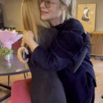 Aram Ananyan Instagram - 9 декабря в Москве пройдет офлайн-тренинг «Харизма» Лины Арифулиной - выдающегося эксперта, посвятившего более 20 лет работе с артистами, звездами шоу-бизнеса и кино. Уникальный, высокопрофессиональный тренинг исключительно для наших прекрасных дам, девушек, всех тех, кто готов за один день прокачать лидерские качества, позиционирование, свой имидж. Будьте авторами своего стиля 🫶🏼 Запись в директ 👉🏼 @lina_arifulina 🌺