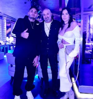 Aram Ananyan Instagram - Часть 2 …. 📸 #birthdayparty 

Казалось бы, как можно уложить такое объёмное понятие как «счастье» в два-три слова. Можно. Все гениальное просто. “Счастье зависит от нас самих” ♥️
С наступающим Новым годом 🎄🎅🏽