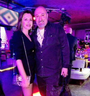 Aram Ananyan Instagram - Часть 2 …. 📸 #birthdayparty 

Казалось бы, как можно уложить такое объёмное понятие как «счастье» в два-три слова. Можно. Все гениальное просто. “Счастье зависит от нас самих” ♥️
С наступающим Новым годом 🎄🎅🏽
