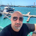 Aram Ananyan Instagram - Одна очень мудрая притча… Если яйцо разбивается силой извне, жизнь внутри прекращается, а если яйцо разбивается силой изнутри, жизнь только начинается. Так и у нас в жизни, все великое и важное начитается в нас изнутри. Так что, хочешь чтоб изменился мир, начни с себя. Вообще слово «невозможно» блокирует ваш потенциал, в то время, как вопрос «Как мне это сделать?» заставляет ваш мозг работать на полную катушку 💪🏽 На заметку страдающим ….👌🏼