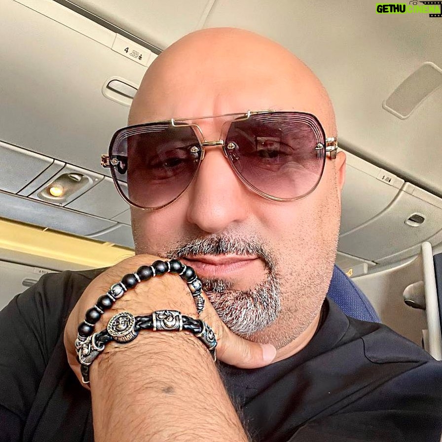 Aram Ananyan Instagram - Стоит только захотеть и вся вселенная будет способствовать тому, чтобы желание твоё исполнилось. П. Коэльо "Алхимик". И только с возрастом, ты начинаешь понимать, что не во все закрытые двери надо стучаться, и не во все открытые надо заходить. Единственная разница между хорошим и плохим днём – это твоё отношение к нему.