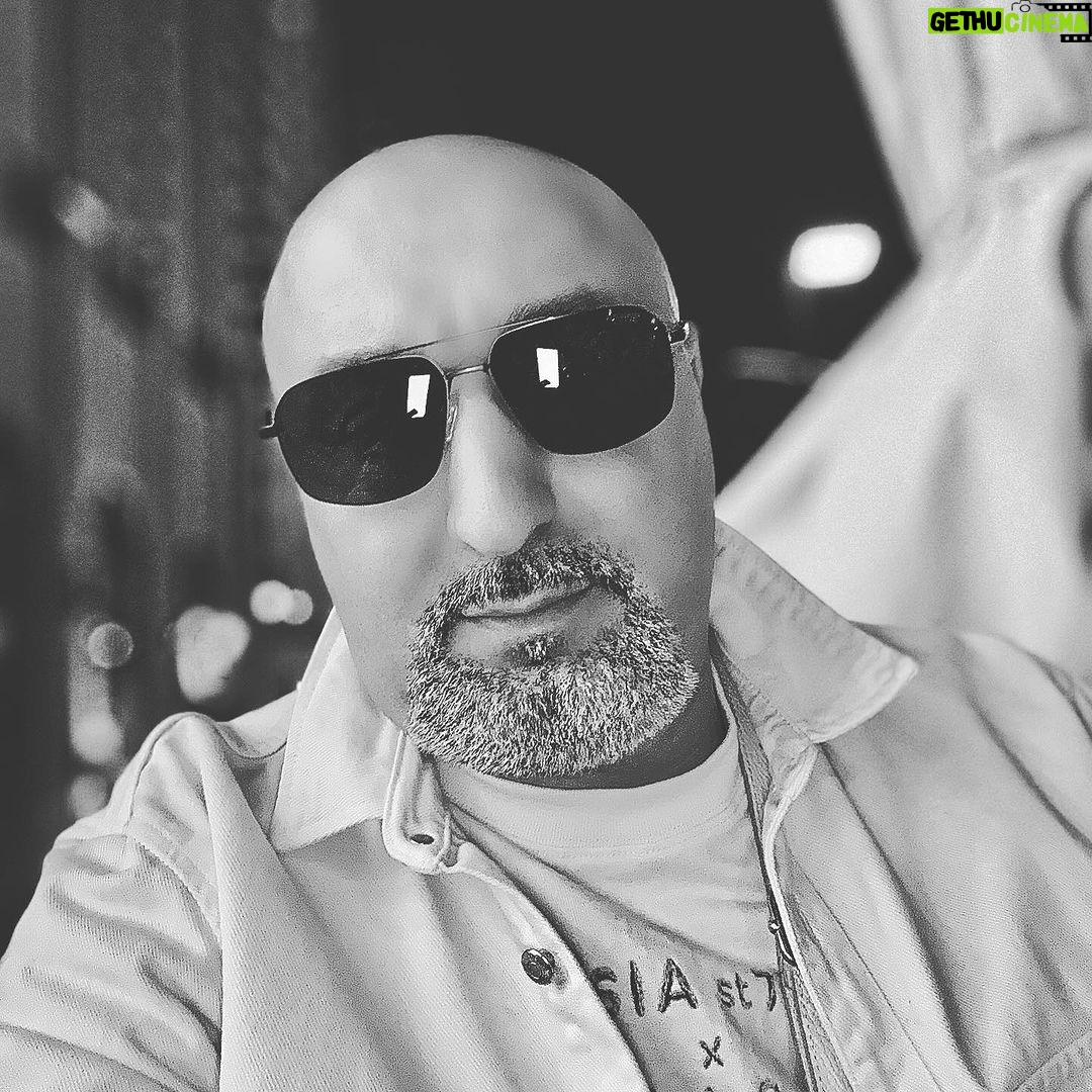 Aram Ananyan Instagram - «Покажи мне своё окружение, и я покажу тебе твоё будущее». Все просто. В жизни нужно иметь рядом три типа людей: • Тех, кто тебя вдохновляет 🫶🏼 • Тех, кто будет рад за тебя искренне ♥️ • И тех, кто тебе признателен за всё 🙏🏽 Каждый из них, необходим тебе до конца твоих дней ♾️ Так, на заметку!!! Всех Православных братьев и сестёр поздравляю с началом Великого Поста 😍 и пусть Господь услышит все Ваши молитвы, намерения и увидит Ваши благие дела.