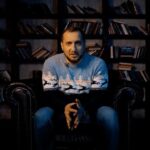 Ararat Keshchyan Instagram - Пенальти, штанга, выход один на один с вратарем, желтая или красная. Как много волнующих моментов дарит нам футбол. Нам, преданным фанатам этой игры. И всегда это жаркие дебаты с поклонником команды соперника: «Красиво? Справедливо? Было или нет нарушение?» Теперь всё стало проще. Даже если арбитр не увидит, гигантский экран LG OLED 77 покажет всё. В самых мельчайших подробностях. Детализация 4K, звук Dolby Atmos и ощущение что не дома, а на стадионе, прям на Old Trafford. Теперь передо мной дилемма: смотреть в баре с друзьями на обычном экране, или дома, с детьми и полным погружением в атмосферу семидесяти тысячного стадиона? Одно успокаивает. С сегодняшнего дня этот вопрос будет мучать и вас, уважаемые поклонники футбола. 😈🤟🏼✌🏼 @lg_rus #LGTV #LGOLED #LGOLEDTV #LGСX #LGOLED77СXRLA