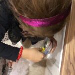 Ararat Keshchyan Instagram - Пришёл папа домой, называется. Я чуть в закрытую дверь не вылетел. А вторая, как она сама заявила, царевна. 😄 #ЕваАраратовна #ДианаАраратовна