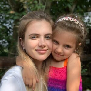 Ararat Keshchyan Instagram - Вот что значит правильное воспитание, от мамы ни на шаг. Даже дни рождения празднуют друг за другом. Вообще, наша семья вся «осенний призыв». Но, они первые, поэтому, с днями рождений, сентябрята!