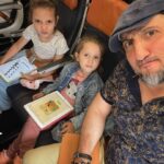 Ararat Keshchyan Instagram - Всё. Всему есть предел. Дальше нам с вами не по пути. Да, мы улетаем. В конце концов, комфорт и улыбки моих детей важнее всего.