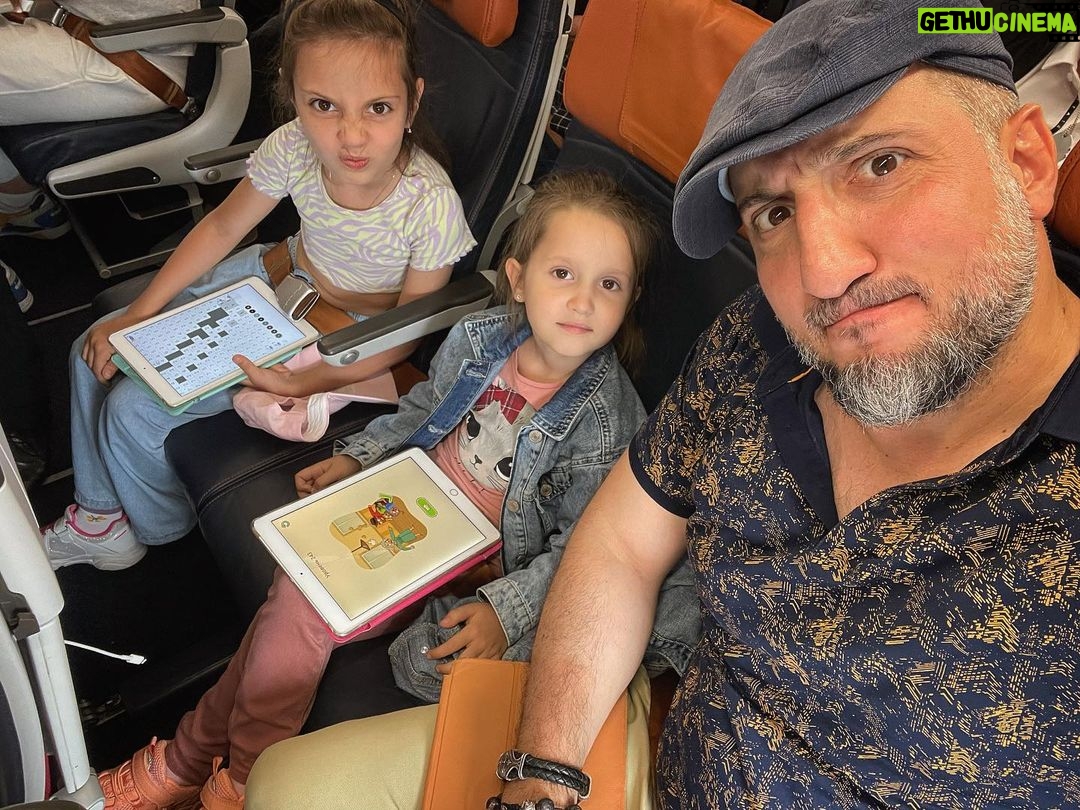 Ararat Keshchyan Instagram - Всё. Всему есть предел. Дальше нам с вами не по пути. Да, мы улетаем. В конце концов, комфорт и улыбки моих детей важнее всего.