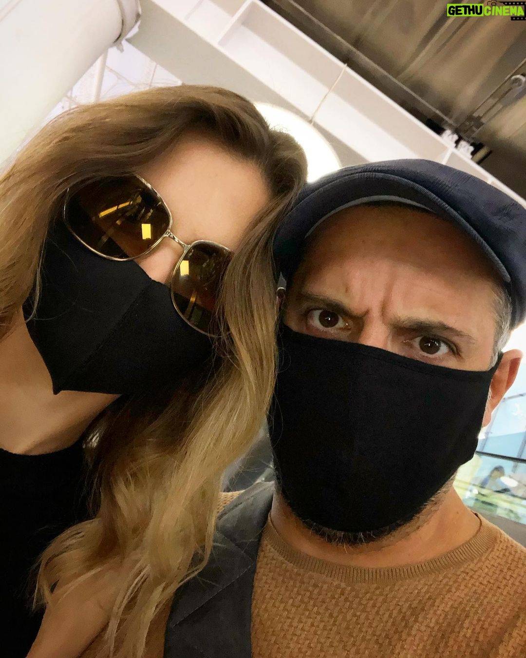 Ararat Keshchyan Instagram - Куда бы вы думали в таком виде? Всё правильно, в кино. 😄