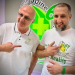 Ararat Keshchyan Instagram - Теперь я видел первые шаги и детей, и свои. Также робко, покачиваясь, поднимая глаза полные надежд на окружающих. Поговаривают, я даже издавал нечто похожее на «агугу» и слюни пускал, но я сторонник версии, что это последствия наркоза. Коротко о главном: не успели у меня отказать ноги, как друзья(спасибо, что они есть) быстро отправили меня к нему, к нему одному. Как говорили на заре тысячелетий: «Все дороги ведут к Дзукаеву». Так вот, выяснилось, что некая сущность передавила мне нерв идущий к левой ноге, направилась к спинному мозгу, и планировала выйти из позвоночника. Именно потому, что оно пыталось вырваться не из груди, а через спину, я набрал не Сигурни Уивер, а Дмитрию Николаевичу Дзукаеву. Кстати, видите парнишку, который в двое шире докторов? Это супертяж Женя Романов. Его прооперировали на два дня раньше меня, а Д.Н. обещает к новому году вернуть его к спаррингам. Представляете какие темпы реабилитации у них? Радует, что спарринги не со мной. А теперь серьезно. Спасибо Вам @dr.dzukaev и всей команде центра. Благодаря Вашему таланту и отношению к делу, вера в медицину процветает. В общем, огромная благодарность Spine Center 67, а мне пора идти дальше. Идти ровно, не хромая и не волоча ногу за собой. @dr.dzukaev @lom.ulya @erofira @Ram0n0v @vladimir_neuro #spinecenter67