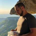 Ararat Keshchyan Instagram - Найденный на #мангупкале артефакт оказался античным файлом. Этот факт подтверждает предположение, что древнегреческая цивилизация была более развитой, чем мы думали ранее. Пещерный город Мангуп-Кале