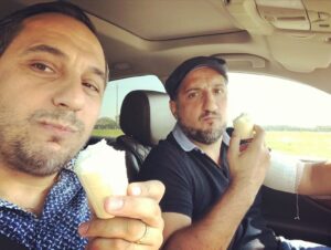 Ararat Keshchyan Instagram - И почему нас мама зайчиками не называет?! 🤷🏻‍♂️