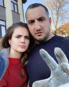 Ararat Keshchyan Instagram - Приехал домой, осмотрелся: ну пару дней легких бетонных дел и денёк вокруг самого дома прибраться. Прошло десять дней, работы ещё на месяц. 😄 В ближайшее время планирую стройку пацхи. Веду набор алковолонтёров готовых работать за домашнее вино, зелень и сыр. 😎🤟🏼✌🏼 Sochi