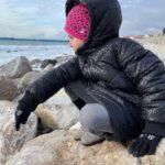 Ararat Keshchyan Instagram - У человека Абхазия в крови. Вот так, на кортах, у моря, Ева может сидеть часами. #ЕваАраратовна 🤟🏼🤟🏼🤟🏼 Имеритинская Набережная