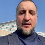 Ararat Keshchyan Instagram - Невероятный по масштабу и организации праздник. Международный фестиваль молодежи. Всё очень динамично. Не успел подняться после выступления на балкон, как всю полную площадь растащили по разным площадкам. Десятки тысяч людей со всего мира. Все заняты, все общаются, все счастливы.