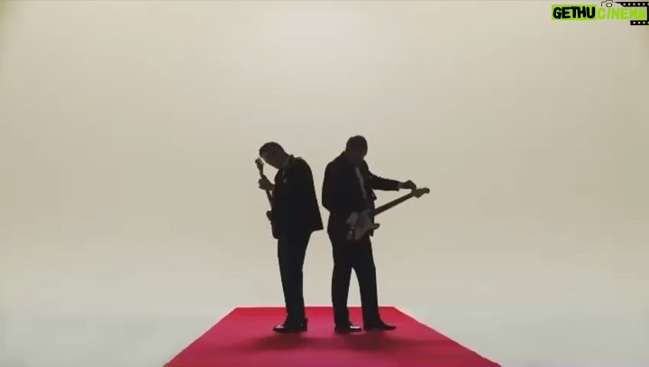 Ararat Keshchyan Instagram - Кто бы мог подумать, что никому не удасться угадать. Но ближе всех к правильному ответу был, конечно же, @gaydulyan. Кнопочный Nokia без трёх кнопок и талон на каминг-аут от госуслуг получает наш друг из солнечного Кишинева. Поздравления победителю.