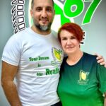 Ararat Keshchyan Instagram - Теперь я видел первые шаги и детей, и свои. Также робко, покачиваясь, поднимая глаза полные надежд на окружающих. Поговаривают, я даже издавал нечто похожее на «агугу» и слюни пускал, но я сторонник версии, что это последствия наркоза. Коротко о главном: не успели у меня отказать ноги, как друзья(спасибо, что они есть) быстро отправили меня к нему, к нему одному. Как говорили на заре тысячелетий: «Все дороги ведут к Дзукаеву». Так вот, выяснилось, что некая сущность передавила мне нерв идущий к левой ноге, направилась к спинному мозгу, и планировала выйти из позвоночника. Именно потому, что оно пыталось вырваться не из груди, а через спину, я набрал не Сигурни Уивер, а Дмитрию Николаевичу Дзукаеву. Кстати, видите парнишку, который в двое шире докторов? Это супертяж Женя Романов. Его прооперировали на два дня раньше меня, а Д.Н. обещает к новому году вернуть его к спаррингам. Представляете какие темпы реабилитации у них? Радует, что спарринги не со мной. А теперь серьезно. Спасибо Вам @dr.dzukaev и всей команде центра. Благодаря Вашему таланту и отношению к делу, вера в медицину процветает. В общем, огромная благодарность Spine Center 67, а мне пора идти дальше. Идти ровно, не хромая и не волоча ногу за собой. @dr.dzukaev @lom.ulya @erofira @Ram0n0v @vladimir_neuro #spinecenter67