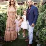 Ararat Keshchyan Instagram - Сколько раз мы отмечаем день рождения в первую неделю сентября? Подсказка в ногах. #ЕваАраратовна #ДианаАраратовна