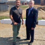 Ararat Keshchyan Instagram - Александр Васильевич Лагунов. Герой Соцтруда. Участвовал в строительстве первой атомной подлодки СССР. Не смотря на преклонный возраст и невыносимую жару приехал к нам на съемку и рассказал массу интересного. Крутой мужик, достойный человек и приятный собеседник. P.S. Везёт мне на Василичей. #человечище
