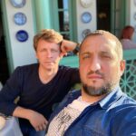Ararat Keshchyan Instagram - С таким лицом ждать аджапсандал может только @aleksandr_martynow. #тбилиси #андреягайдулянанет Sofiko • სოფიკო