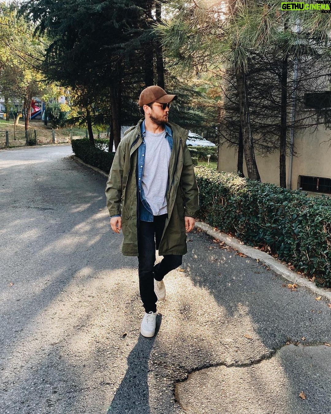Aras Bulut İynemli Instagram - İyi pazarlarr😊☀️ Happy sundayy😊☀️