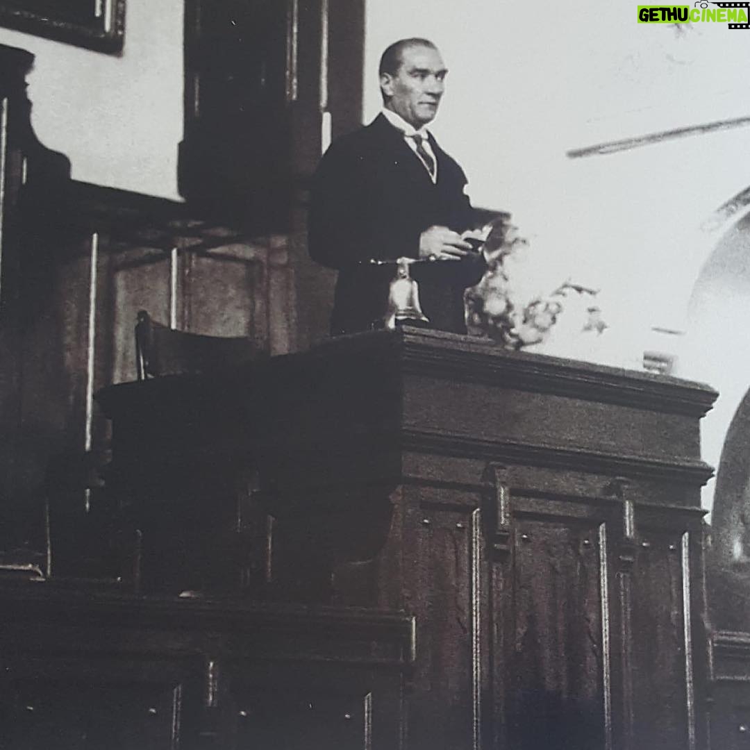 Aras Bulut İynemli Instagram - Cumhuriyet Bayramımız Kutlu Olsun 🙏🏻🇹🇷🇹🇷🙏🏻 Yasasin Cumhuriyet ! #cumhuriyetbayramı #mustafakemalatatürk