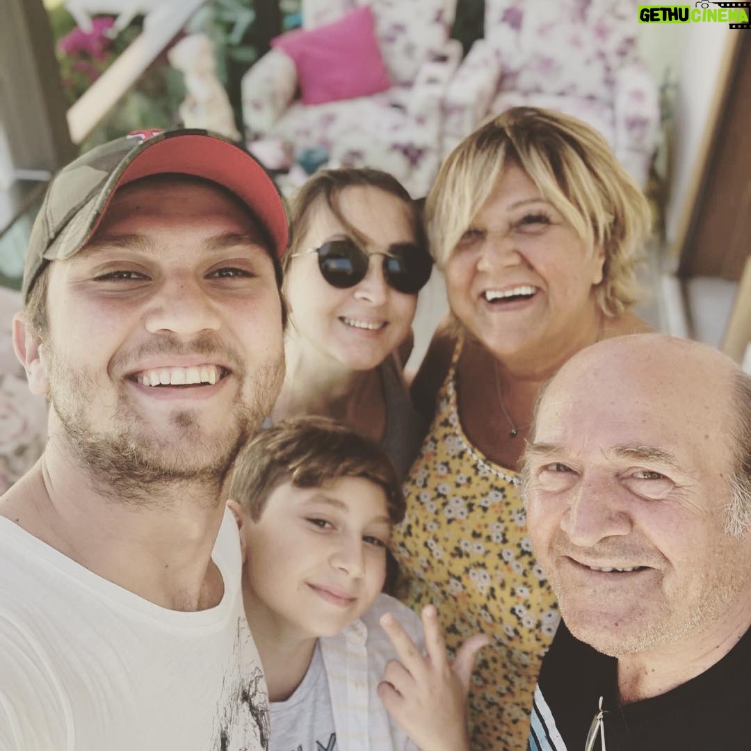 Aras Bulut İynemli Instagram - Herkese İyi Bayramlar 😘😊