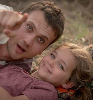 Aras Bulut İynemli Instagram - The journey of “Miracle in Cell No. 7” (7. Koğuştaki Mucize) started with love. We loved our story so much. Our  movie continues to create its own miracle. It reached many people all around the world in the most  difficult days. Let's hold on to each other with love. Thank you for your interest. Stay healthy and safe… / 7. Koğuştaki Mucize’nin yolculuğu sevgiyle başladı. Hikayemizi çok sevdik. Filmimiz mucizesini yaratmaya devam ediyor. Bu en zor günlerde dünyada birçok kişiye ulaştı. Sevgiyle bağlanalım birbirimize. İlginiz için teşekkür ederiz. Sağlıklı ve güvende kalın… #miracleincellno7 #yedincikoğuştakimucize #milagroenlacelda7 #lingolingo