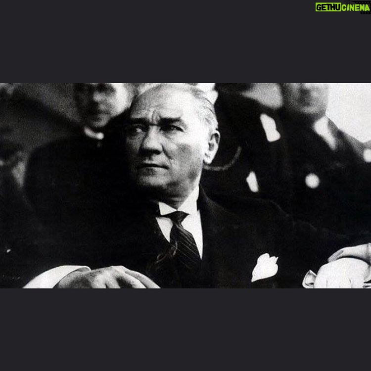 Aras Bulut İynemli Instagram - #19Mayıs Atatürk'ü Anma, Gençlik ve Spor Bayramı Kutlu Olsun 🙏🏻🇹🇷🇹🇷🙏🏻 19 Mayıs 1919'un 100. Yılı 🙏🏻