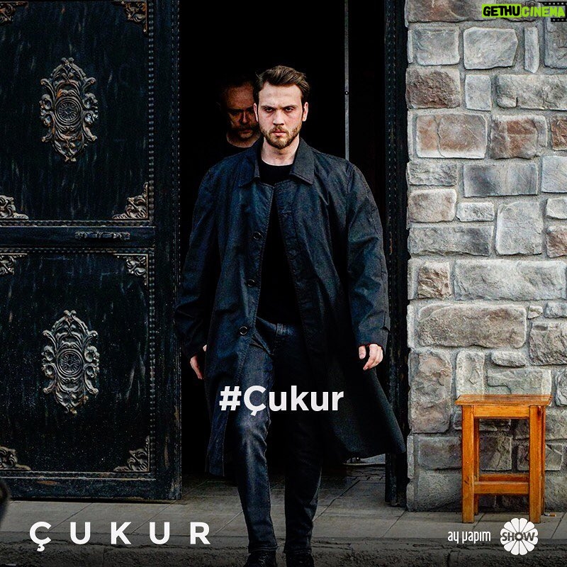 Aras Bulut İynemli Instagram - #çukur yeni bölümüyle @showtv de 😉