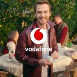 Aras Bulut İynemli Instagram - Vodafone RedBox ile fiber altyapıya ihtiyaç duymadan fiber hızına çıkın, internetinizi istediğiniz yere taşıyın. @vodafonetr