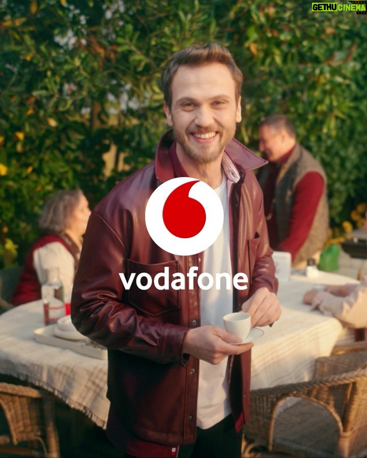 Aras Bulut İynemli Instagram - Vodafone RedBox ile fiber altyapıya ihtiyaç duymadan fiber hızına çıkın, internetinizi istediğiniz yere taşıyın. @vodafonetr