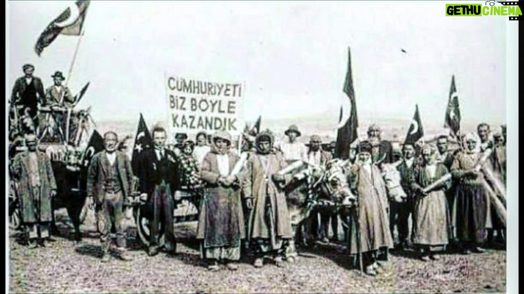Aras Bulut İynemli Instagram - 29 Ekim Cumhuriyet Bayramimiz Kutlu Olsun. 🇹🇷🇹🇷 #29Ekim #CumhuriyetBayramı #94.yil 🇹🇷🇹🇷