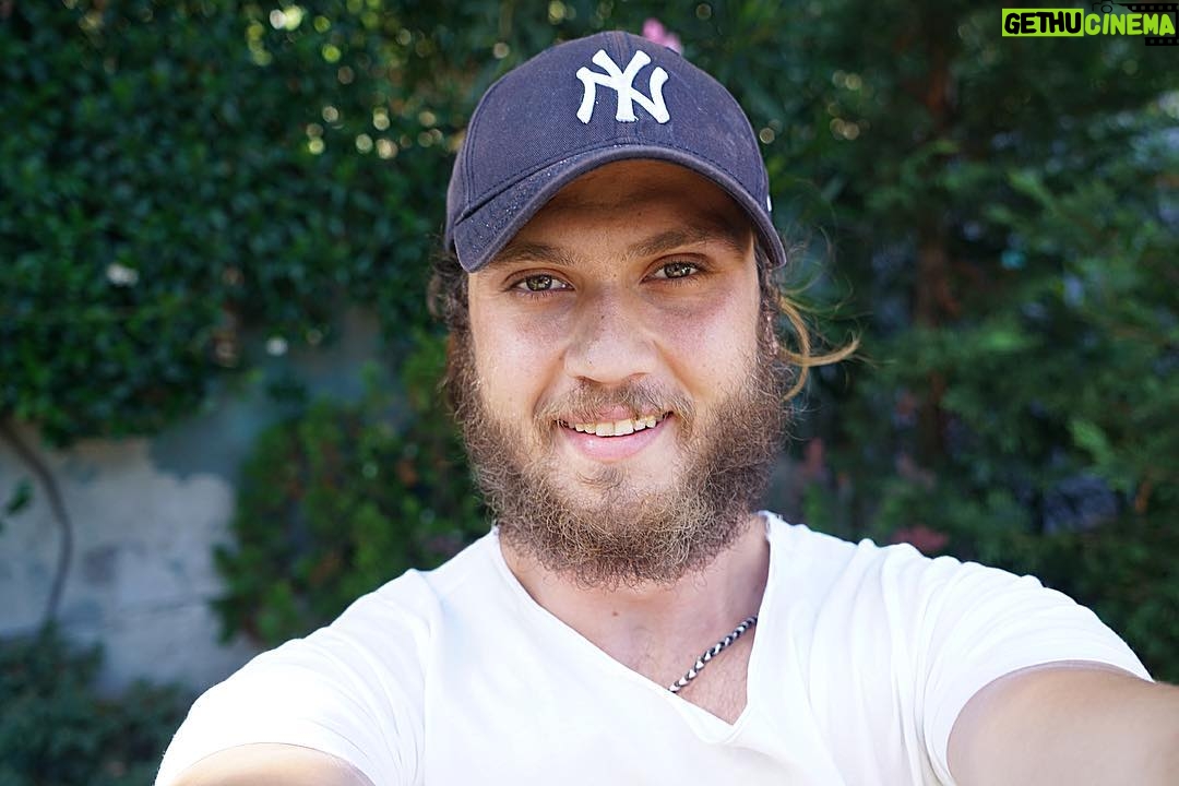 Aras Bulut İynemli Instagram - Doğum günümü kutlayan herkese çok teşekkür ederim😊... Yapılan tüm kolajlari gördüm, videoları izledim...Emeklerinize sağlık 🙏🏻 iyi ki varsiniz 🙏🏻 / Thank you so much for celebrating my birthday😊. I watched all of your videos and i saw all the collages that you made, thank you for spending time to create them🙏🏻🙏🏻/ Gracias a todos por felicitar mi cumpleaños😊🙏🏻🙏🏻