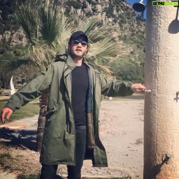 Aras Bulut İynemli Instagram - Günaydınnnn 😃/ Good Morning😃/ Buenos dias 😃 #tbt 👋🏻