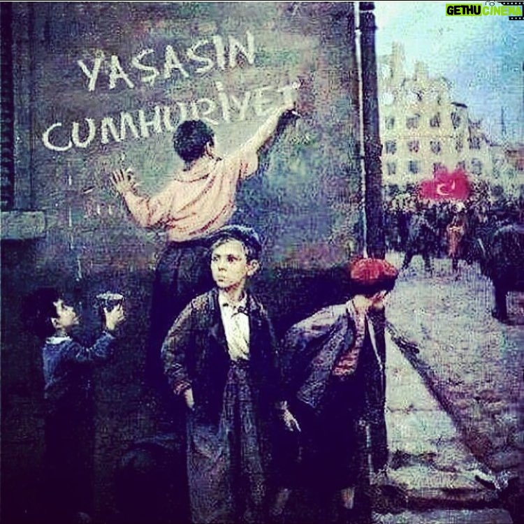 Aras Bulut İynemli Instagram - Yaşasın Cumhuriyet 🇹🇷🇹🇷 Nice 93 yıllara, kutlu olsun #29ekim #cumhuriyetbayramımızkutluolsun #93yıl #nemutlutürkümdiyene 🇹🇷🇹🇷