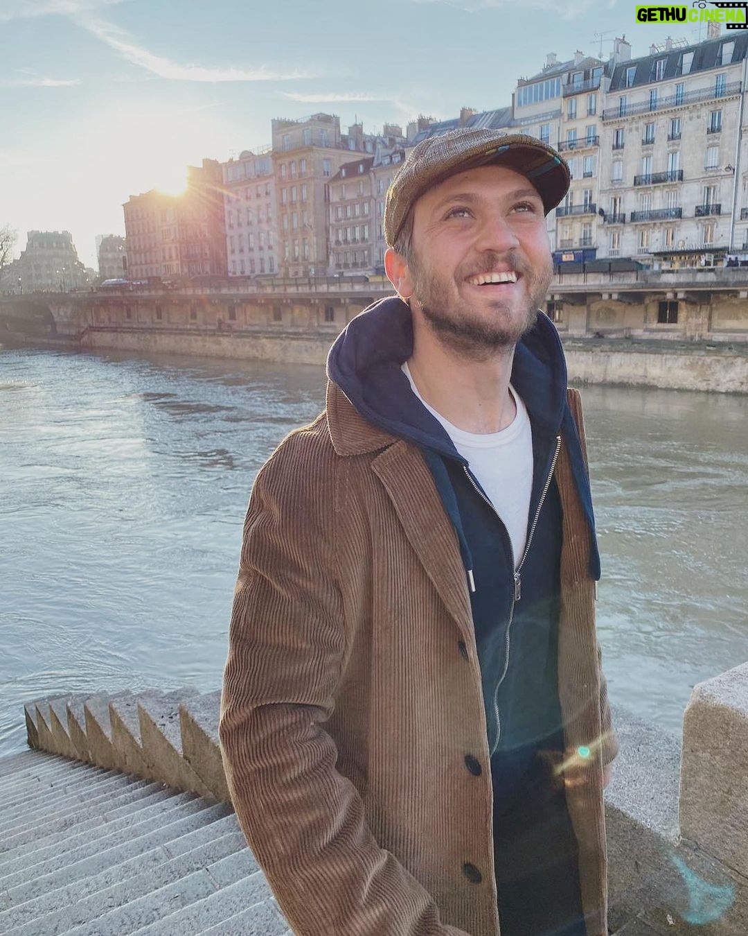 Aras Bulut İynemli Instagram - 2019’un son günü😊☀️/ The last day of 2019 😊☀️ 📸: @bigeonal